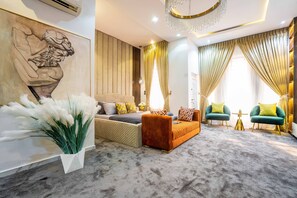 Luxury Duplex | 4 bedrooms, individually decorated, individually furnished