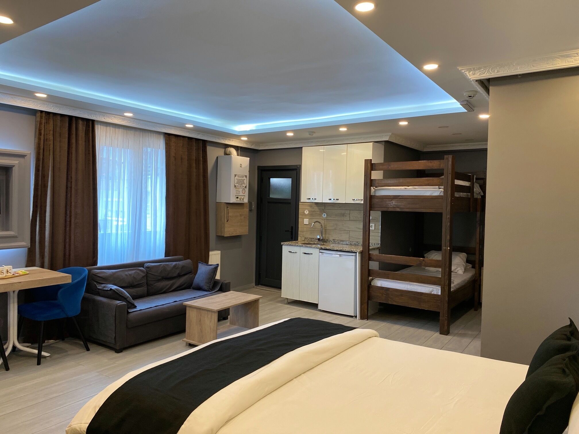 Familienzimmer | Hochwertige Bettwaren, individuell dekoriert, individuell eingerichtet