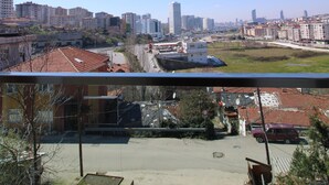A cityscape with high-rise buildings, a clear sky, and a view from a balcony. - Sahrakent Otel Kadıköy  (Istanbul)