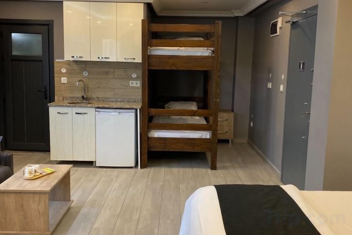 Ropa de cama de alta calidad y escritorio 