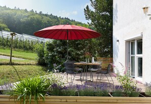 Outdoor dining - Ferienwohnung Traumhafte Lage zw. Obstplantagen (Stockach)