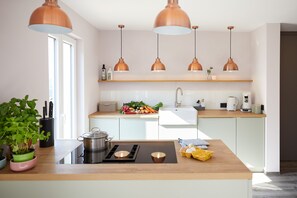 Fridge, oven, stovetop, dishwasher - Ferienwohnung Traumhafte Lage zw. Obstplantagen (Stockach)