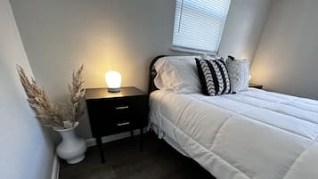 1 habitación, tabla de planchar con plancha, wifi y ropa de cama