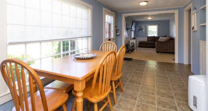 Quintessential Cape Cottage. Block from the beach