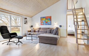 TV, fireplace, ping pong - Stunning home in Strandby with WiFi (Strandby)