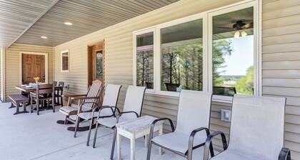 Off-Grid Family Farmstead Retreat. Farm Tours + Animal Feeding, Pet Friendly!