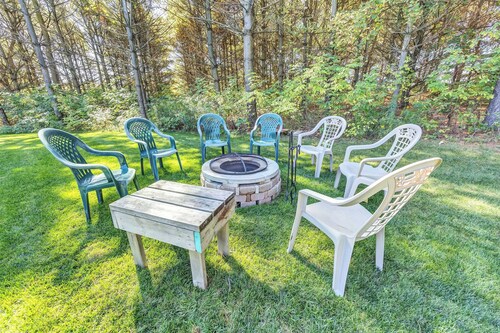 Off-Grid Family Farmstead Retreat. Farm Tours + Animal Feeding, Pet Friendly!