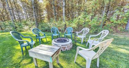 Off-Grid Family Farmstead Retreat. Farm Tours + Animal Feeding, Pet Friendly!