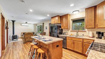 KĂŒhlschrank, Mikrowelle, Ofen, Herdplatte