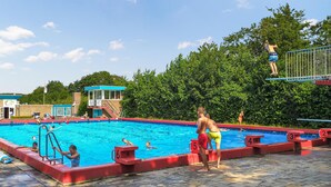 A swimming pool with diving platforms and a lifeguard tower. - Gorgeous home in Heinkenszand with WiFi (Heinkenszand)