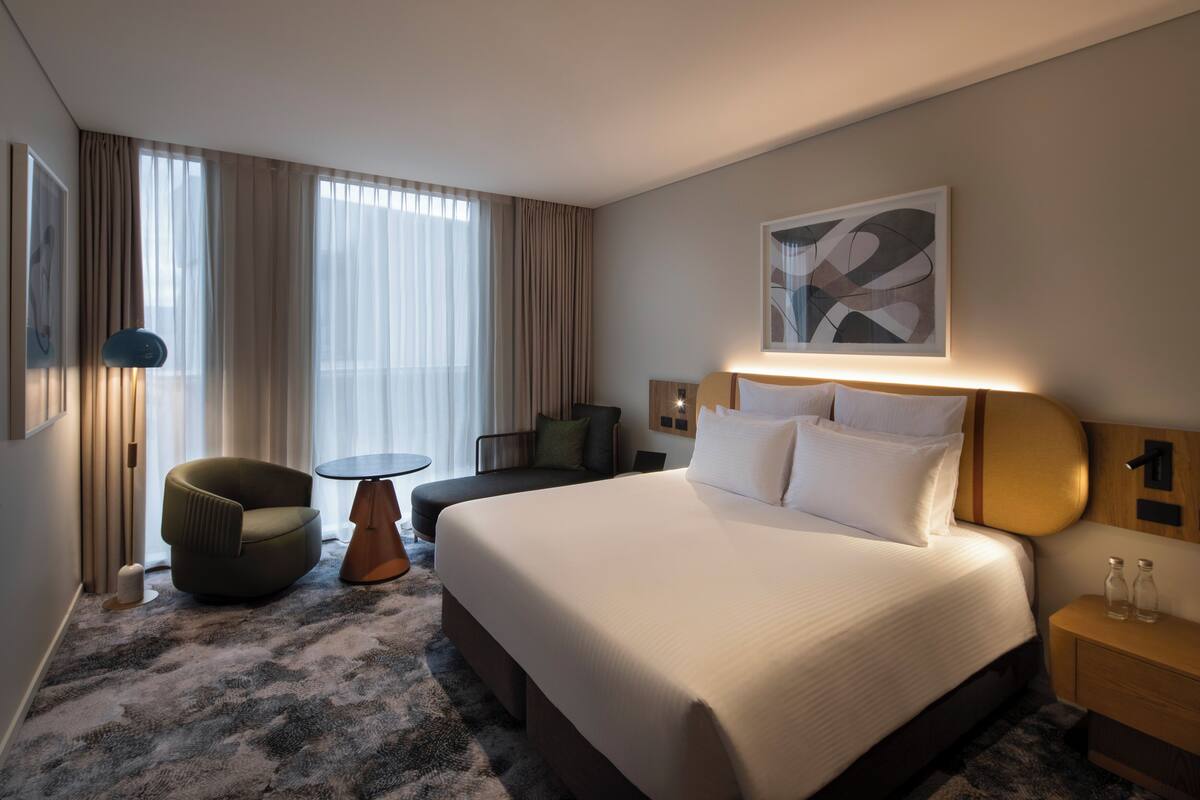Superior Room, 1 King Bed | Premium bedding, minibar, in-room safe, desk