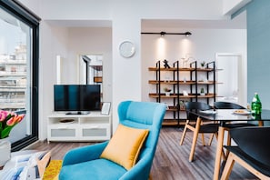 Apartamento, 2 quartos, sacada | Sala de estar