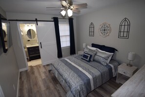 2 bedrooms, desk, iron/ironing board, free WiFi