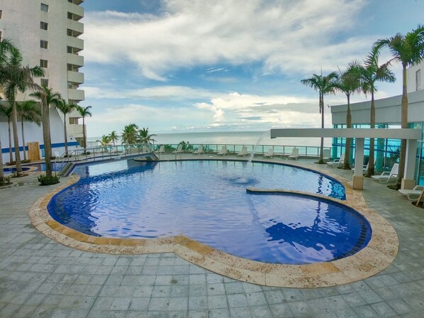 Appartement, 2 chambres, balcon, vue océan | Piscine | Piscine extérieure