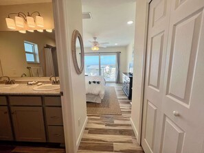 3 bedrooms, iron/ironing board, travel crib, WiFi - Family Tides on LGI - Golf Cart Included (Placida)