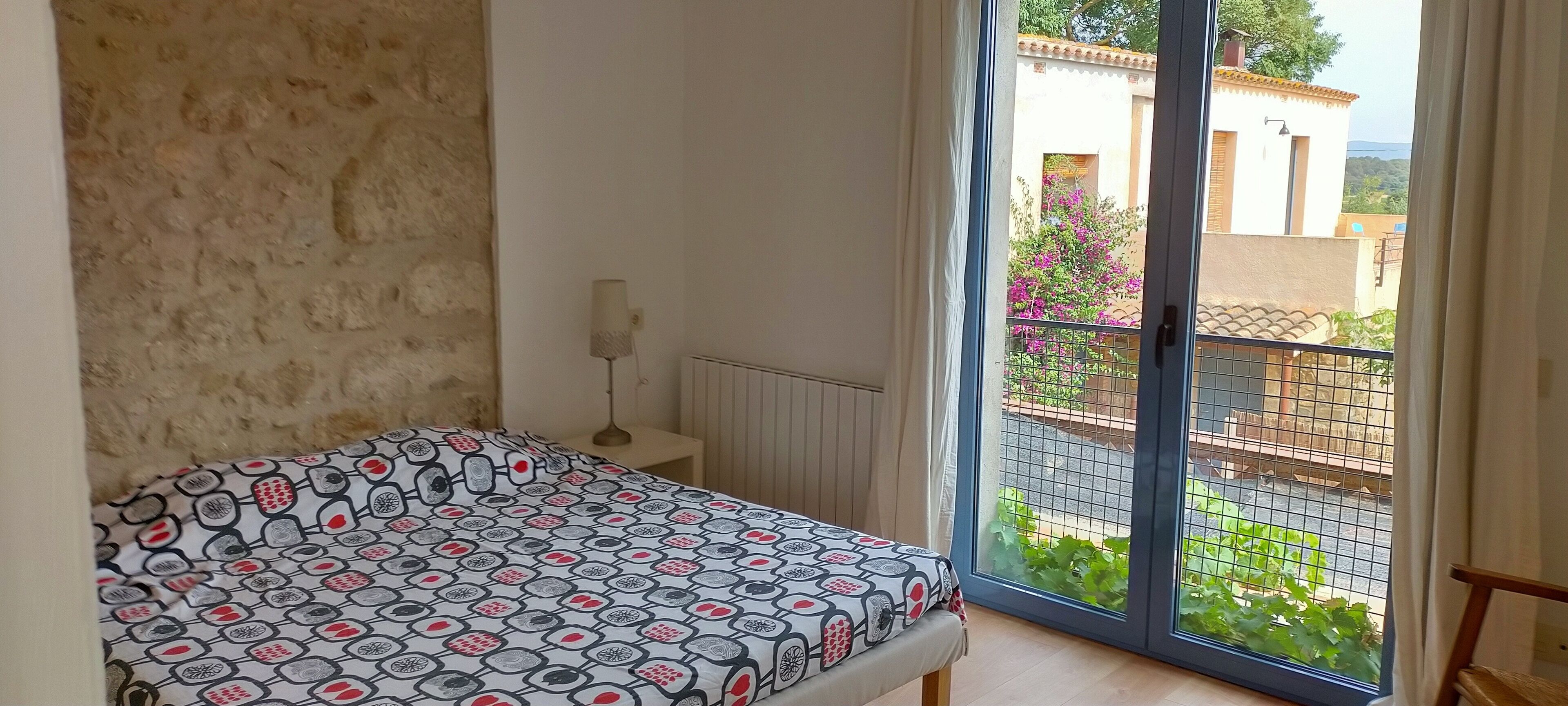 5 slaapkamers, een bureau, reisbedje, wifi