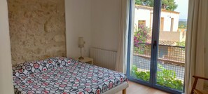 5 soverom, skrivebord, reiseseng for barn og wi-fi