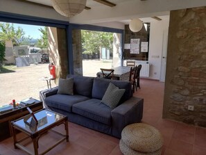 Smart-TV, peis og bøker