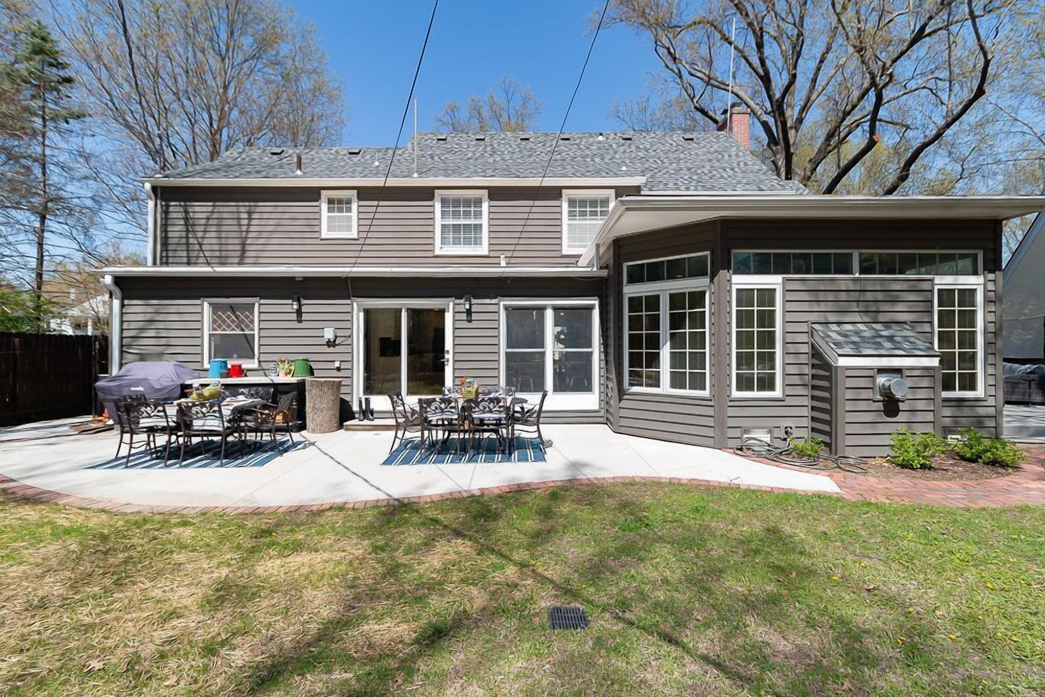 Spacious House w/ King Bed—Near Washburn & Capital