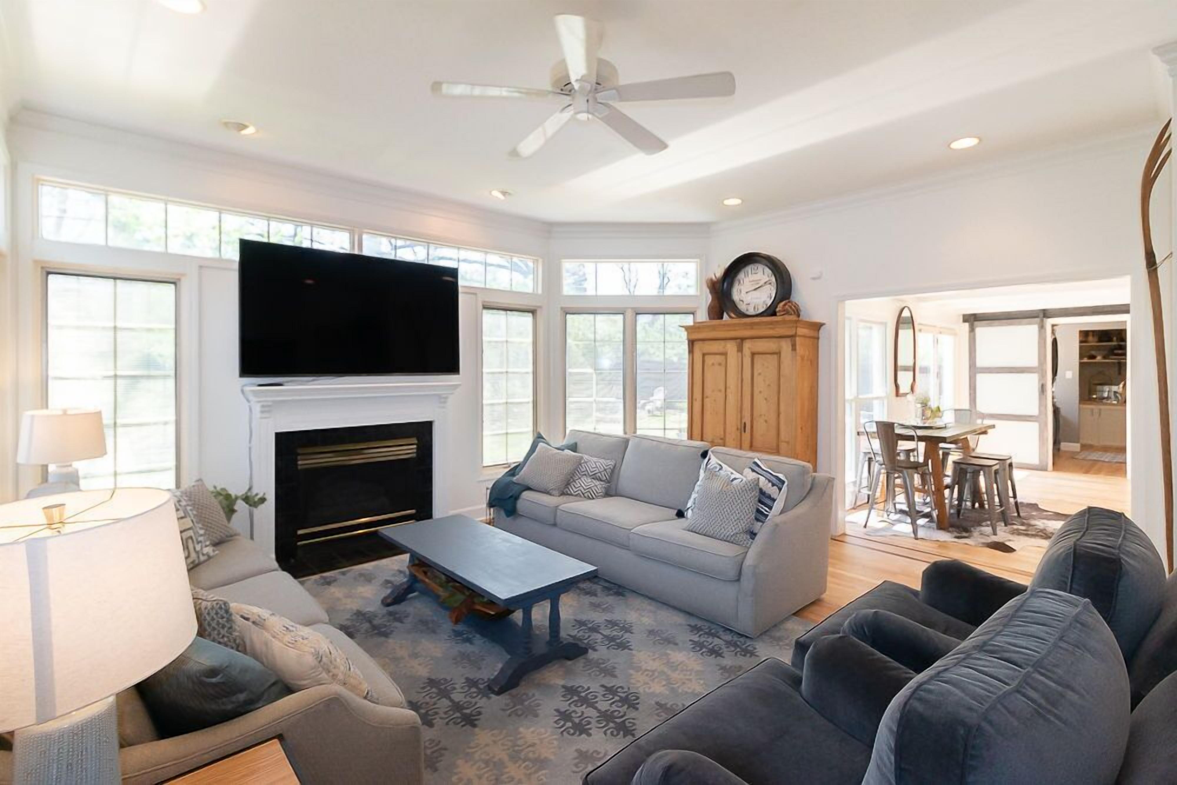 Spacious House w/ King Bed—Near Washburn & Capital