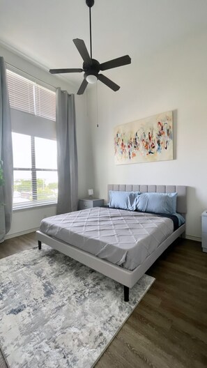 2 bedrooms, desk, iron/ironing board, WiFi