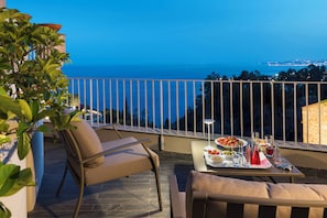 Luxury Condo, 2 Bedrooms, Terrace, Sea Facing | Terrace/patio