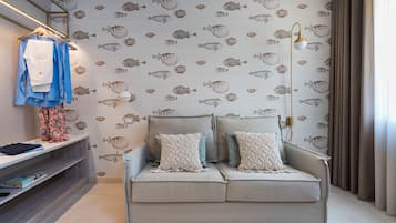 Junior Suite, 2 Bedrooms | Living area