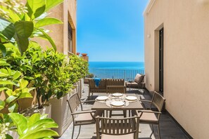 Luxury-Apartment, 2 Schlafzimmer, Terrasse, Meerseite | Ausblick vom Zimmer