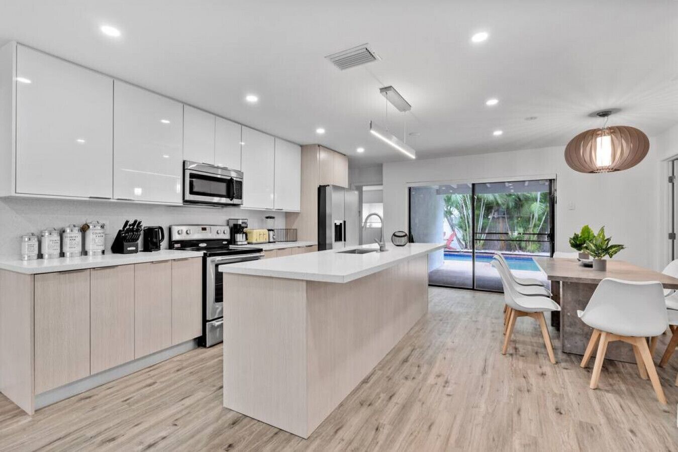 TOVY 6721 NW 34th Ave Fort Lauderdale · Spacious Fort Lauderdale Pool Home | Ideal Retreat