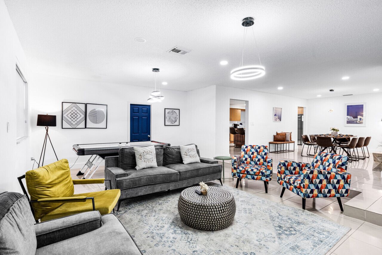 GIL 18725 · Beautiful Miami Lakefront Home