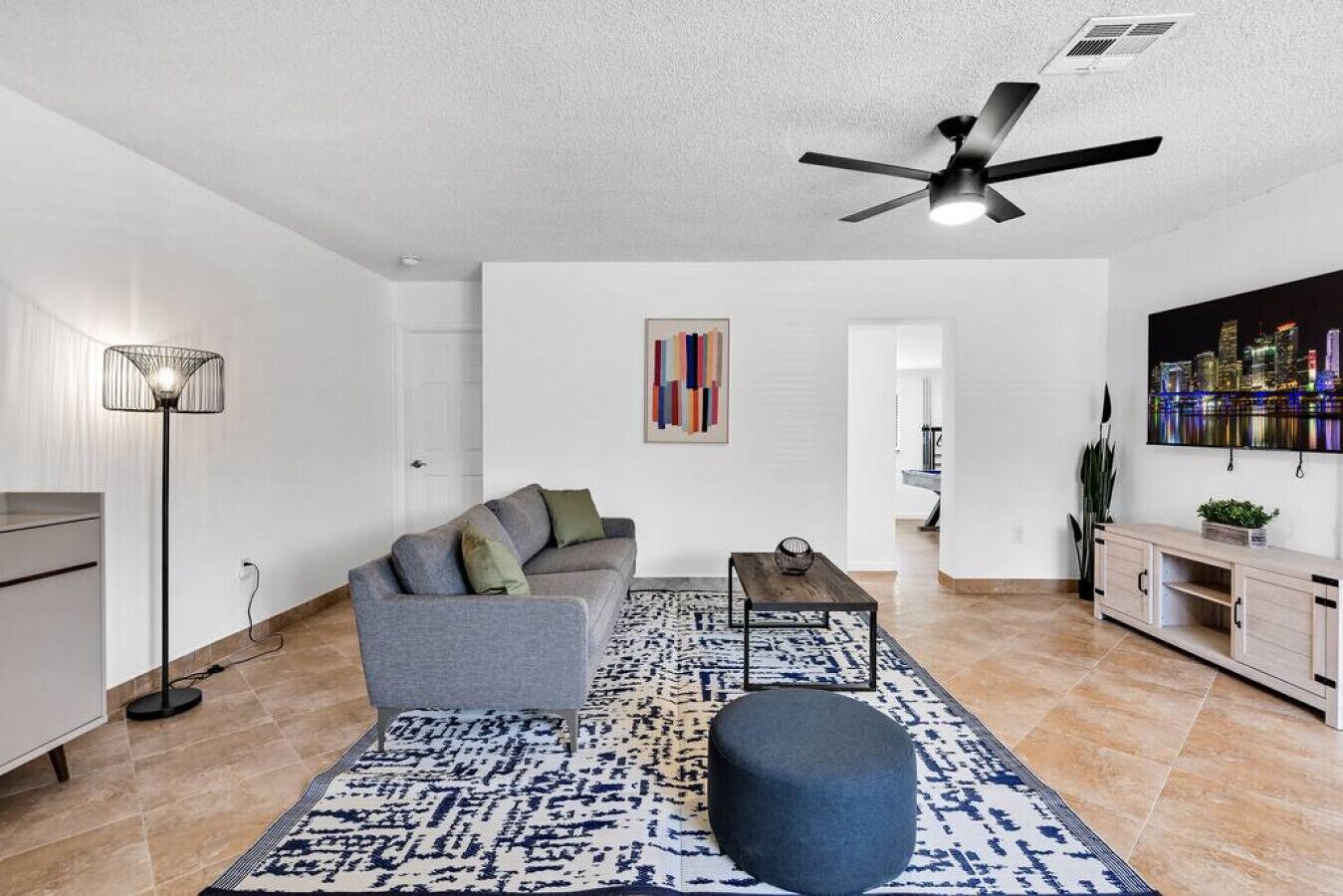 Ahron 310 · Centrally Located 4BDR Pool Home in Miami