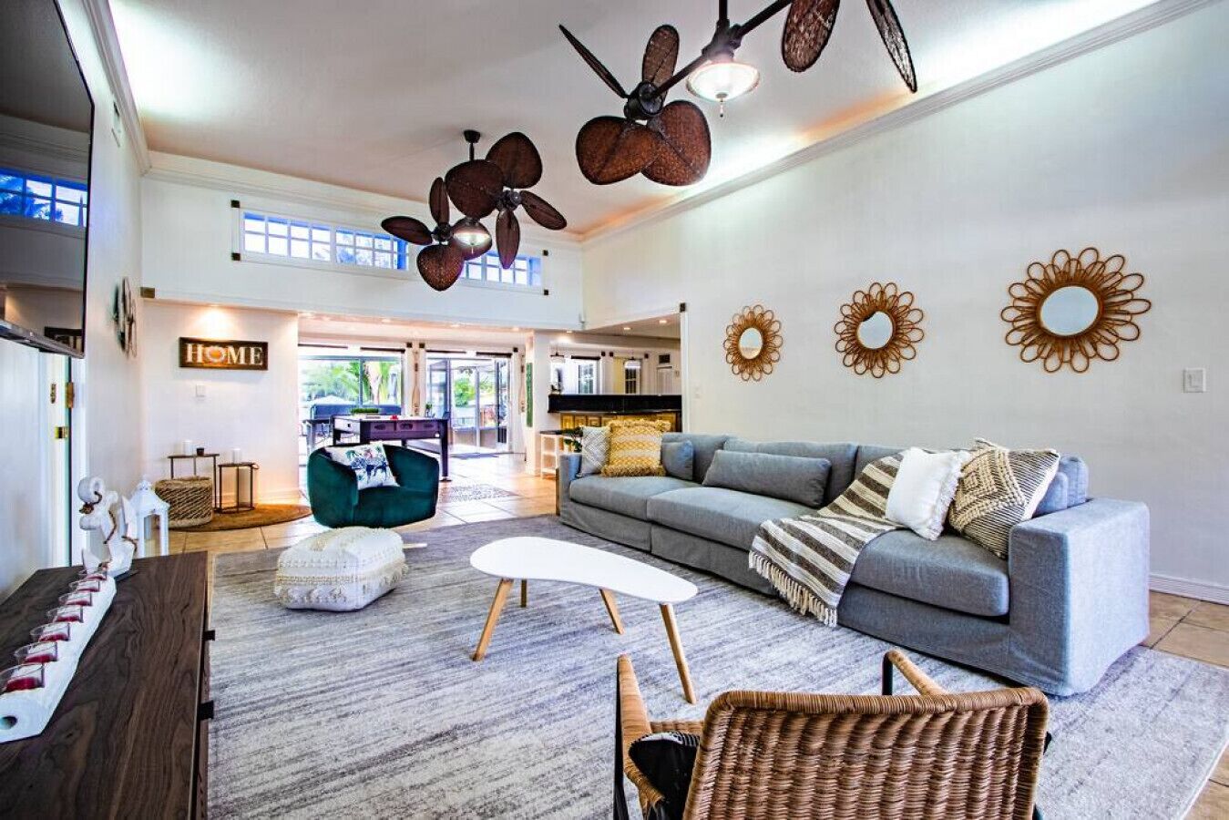 Gil 19720 NE 26th Ave · Stunning Lakefront Miami Pool House -Aventura Mall