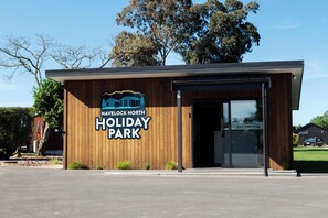 Reception - Havelock North Holiday Park  (Havelock North)