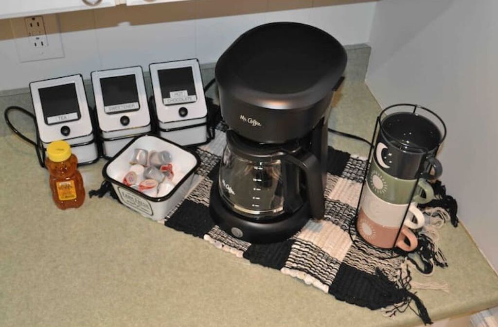 Camp Serenity - Quaint Cottage on Sandy Pond Inlet