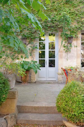 Exterior detail - Large Mansion with Swimming Pool in a Pretty Village (Aigues-Vives)
