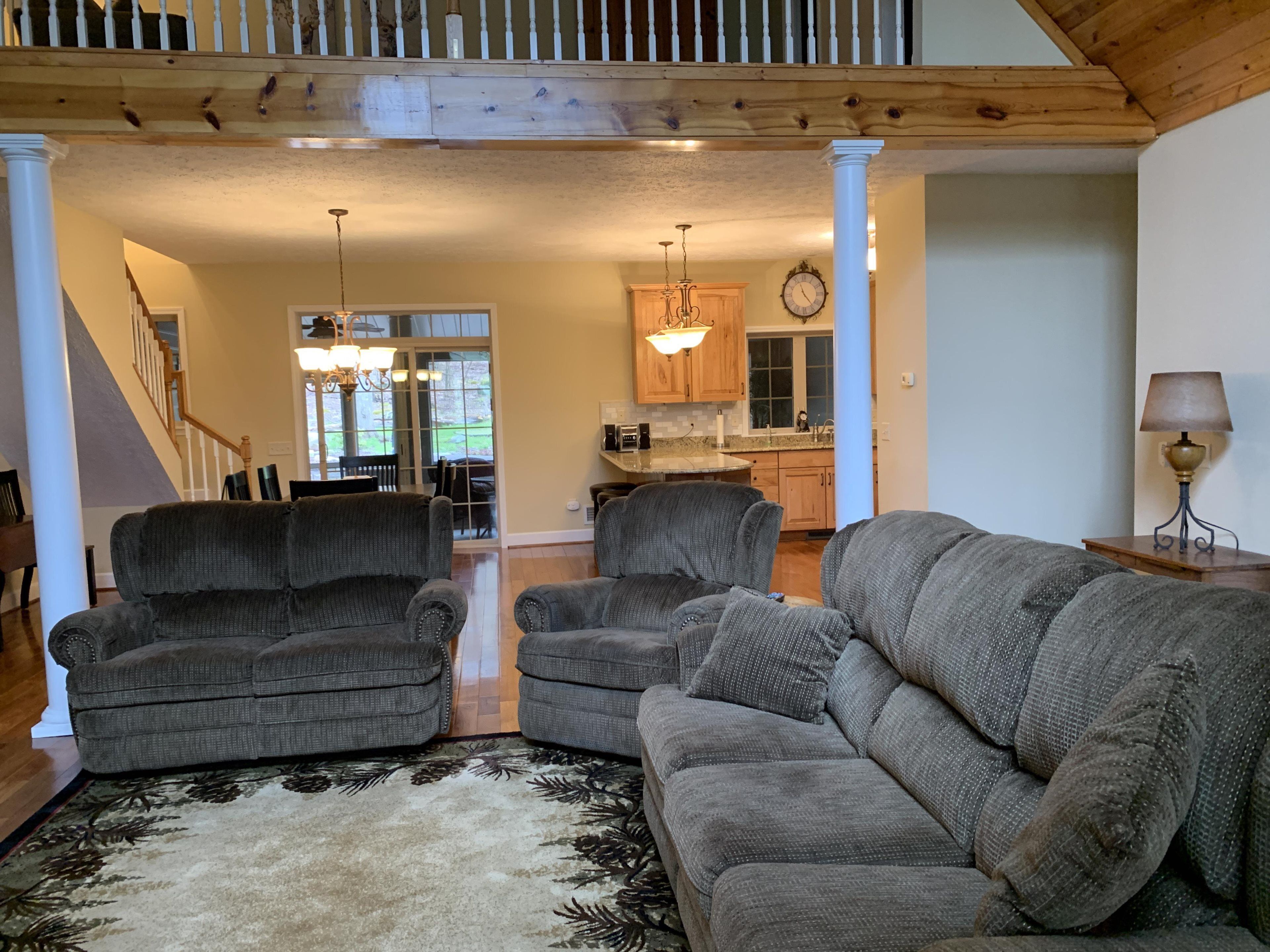 Beautiful home within walking distance to lake!