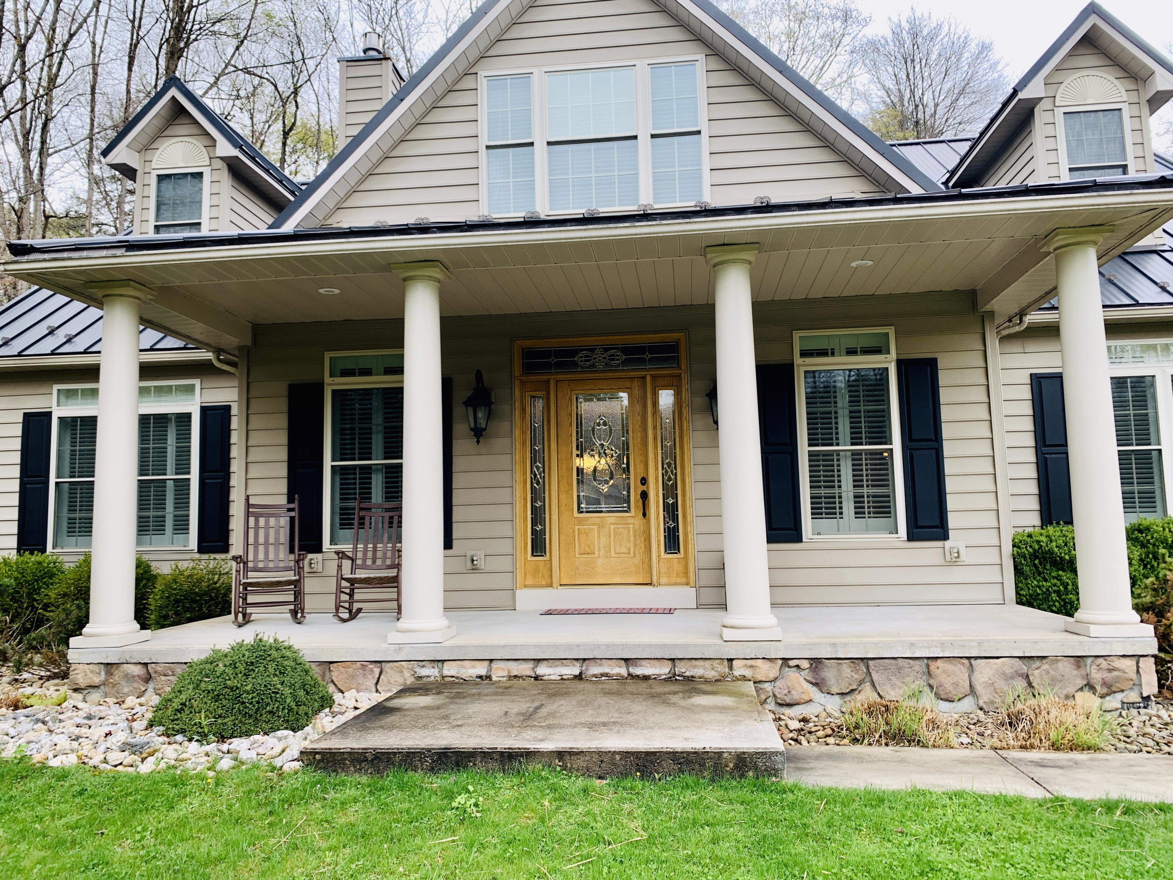 Beautiful home within walking distance to lake!