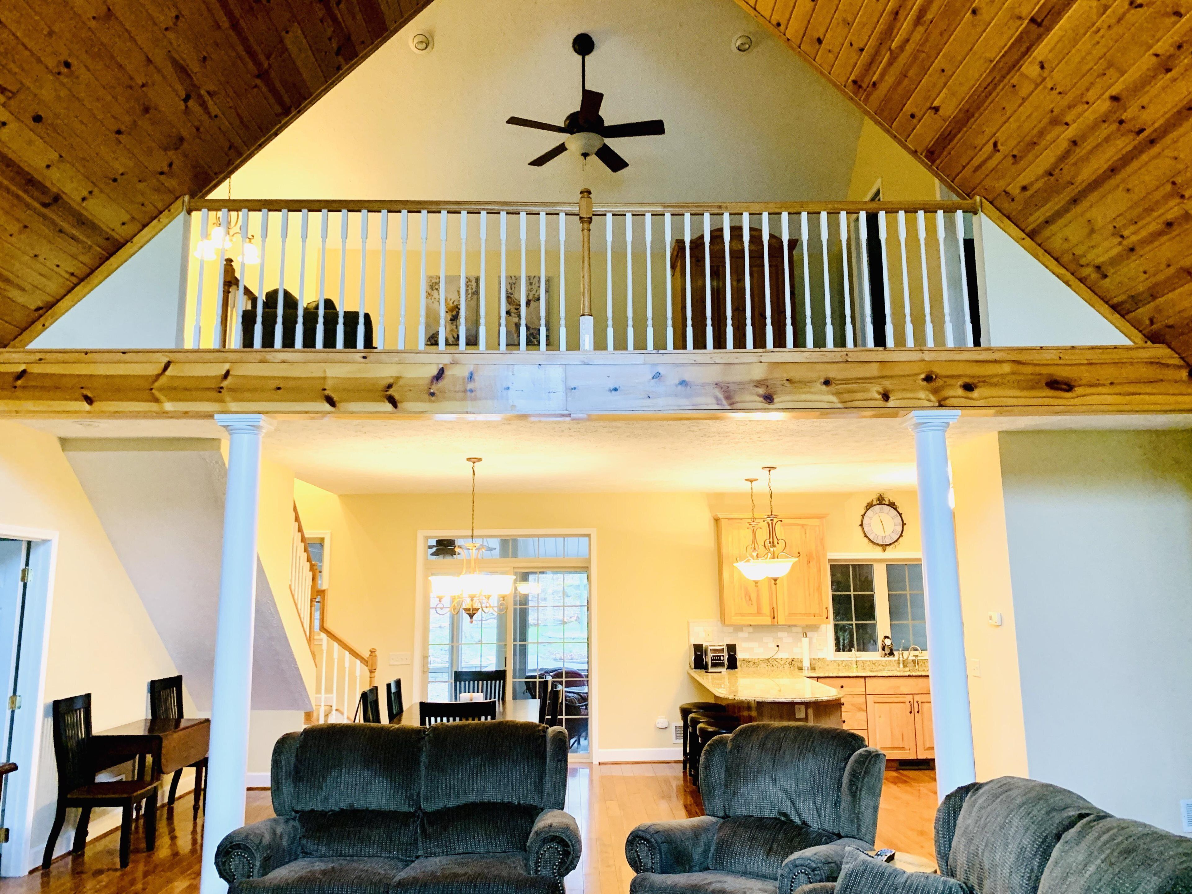 Beautiful home within walking distance to lake!