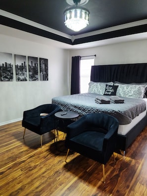 3 quartos, ferros/tábuas de passar roupa, Wi-Fi, roupa de cama