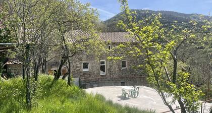 Belle Maison en Pierre au Calme