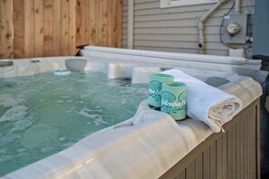 Indoor spa tub - *Historic District* Hot Tub | Fire Pit (Galveston)