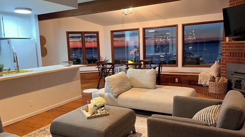 Puget Sound Retreat • Panoramic Waterfront Views • Unforgettable Sunsets