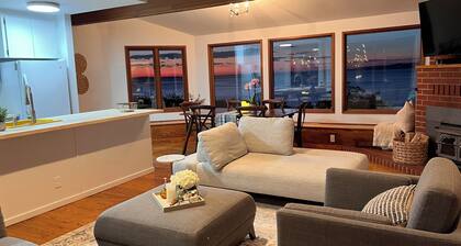 Puget Sound Retreat • Panoramic Waterfront Views • Unforgettable Sunsets