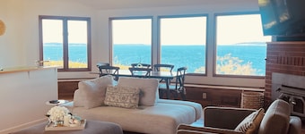 Waterfront Seattle Estate: Gym, Views, Sleeps 8