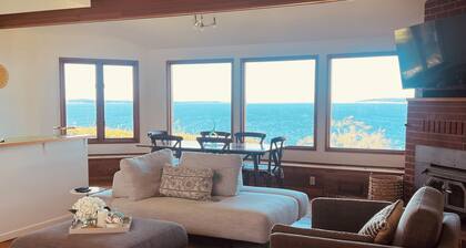 Puget Sound Waterfront • Panoramic views• Seattle • Gym • Dogs• sleeps 8