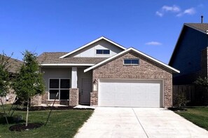 Exterior - 2 Bed 2 Bath, Pet Friendly 4 minutes to food/shops (Bastrop)