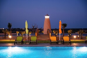 Indoor pool, outdoor pool, pool loungers - Vila Gale NEP Kids Hotel (Beja)