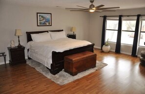 3 bedrooms, desk, iron/ironing board, free WiFi