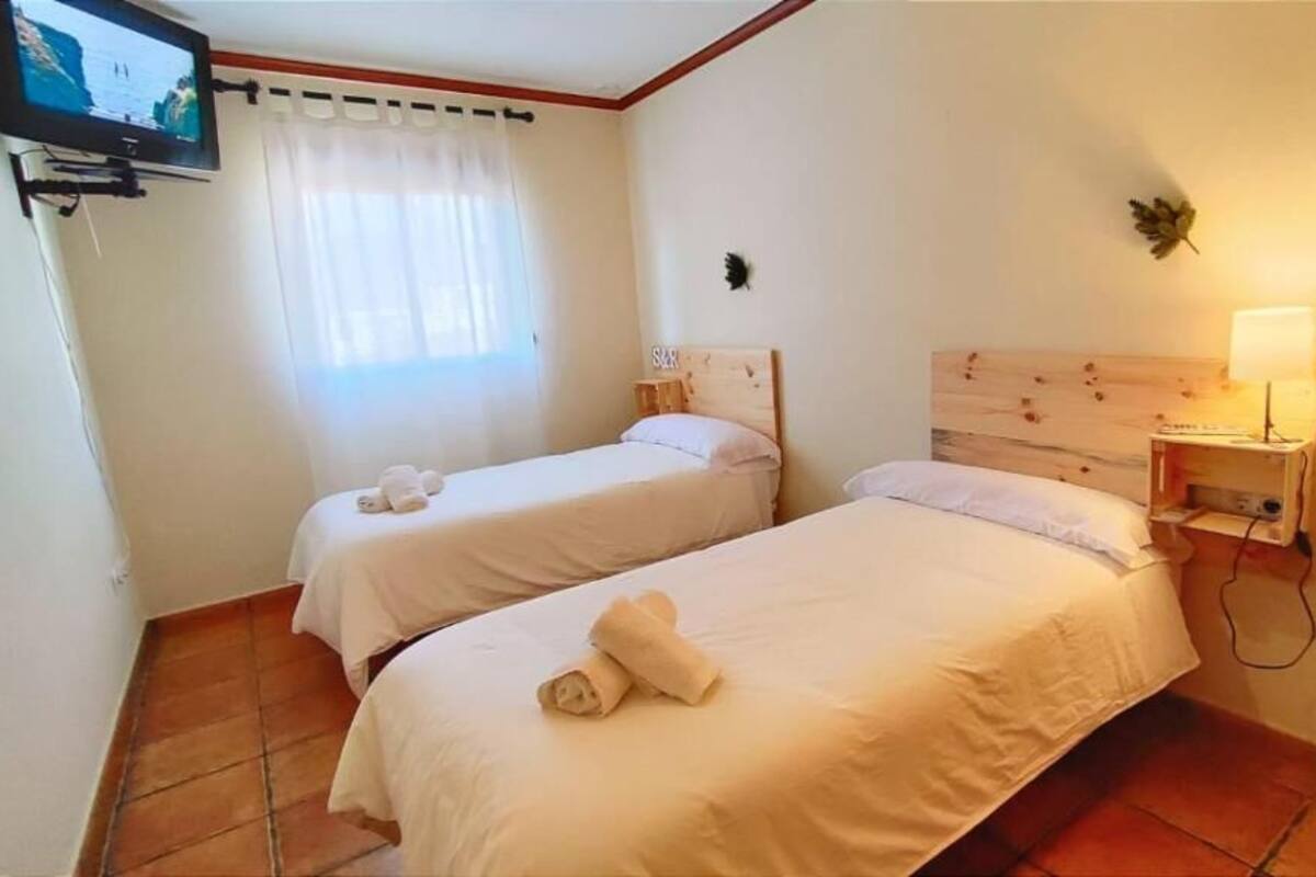 Quarto duplo | Escrivaninha, ferros/tábuas de passar roupa, Wi-Fi de cortesia