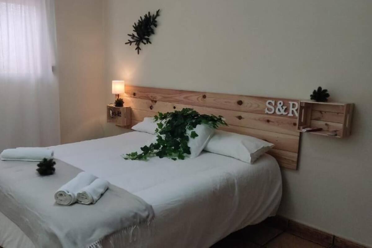 Quarto casal | Escrivaninha, ferros/tábuas de passar roupa, Wi-Fi de cortesia